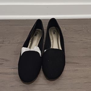 Fioni black slip on flats